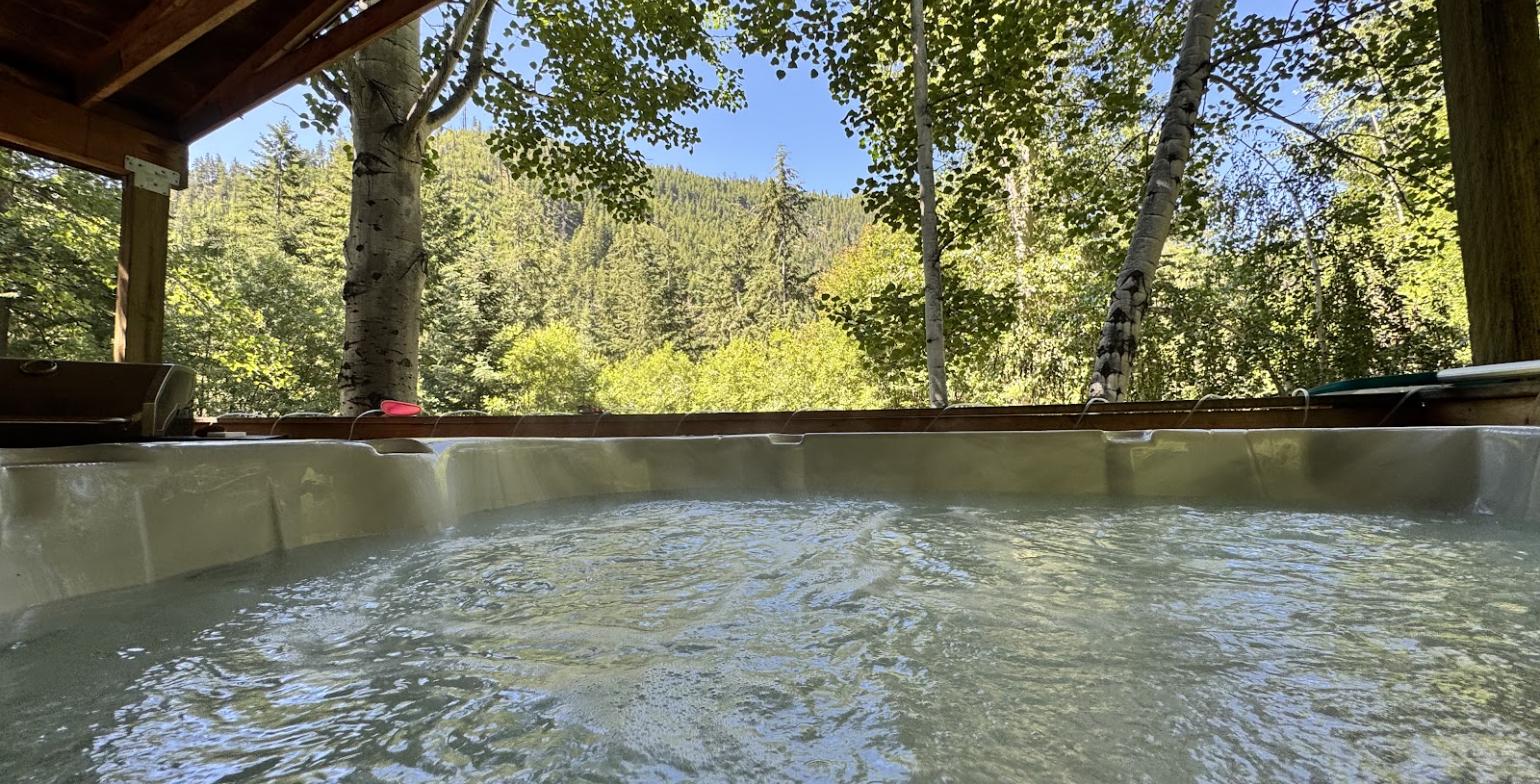 Sunny hot tub at the Mountain House